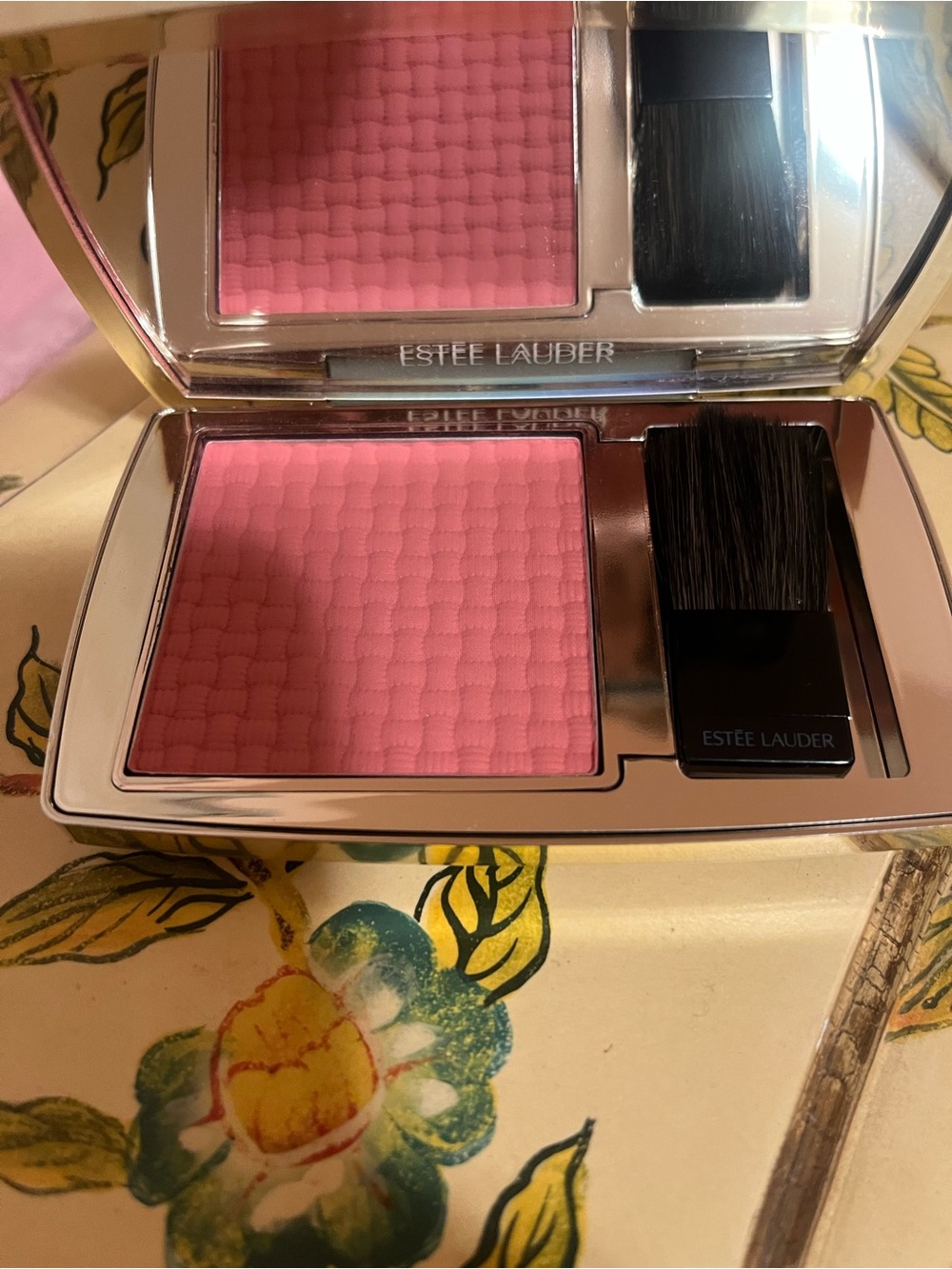 ESTEE LAUDER THE SCULPTING BLUSH PINK KISS